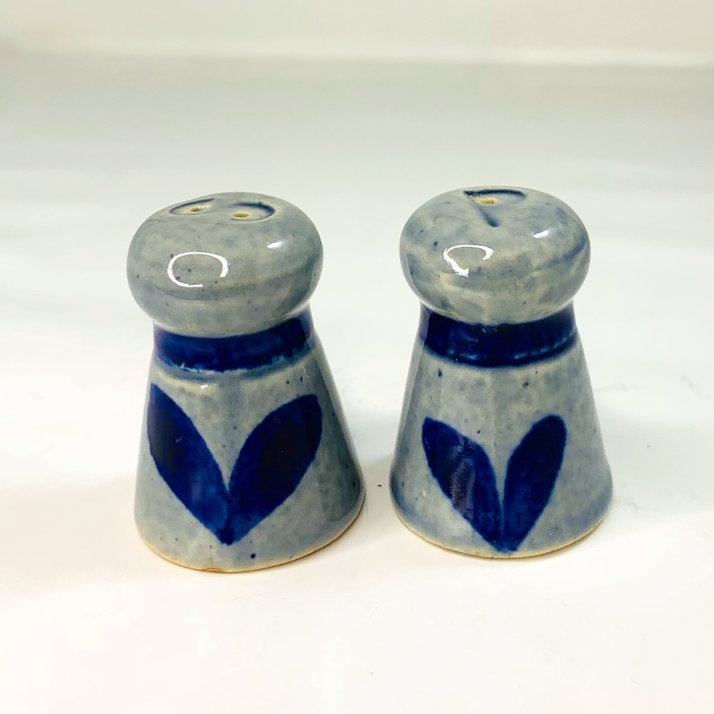 Set of 2 mini glazed pottery salt and pepper shakers with blue hearts un…
